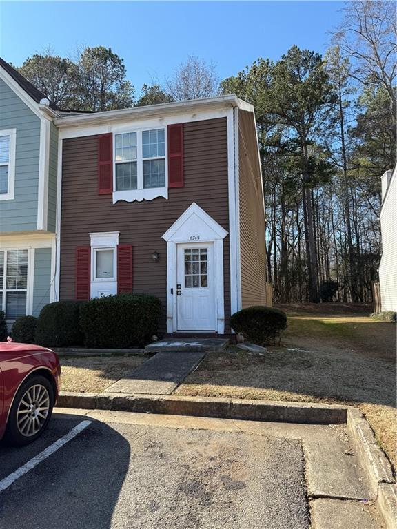 6745 Trafalger Sq, Norcross, GA 30093 - view of front of home with a front lawn