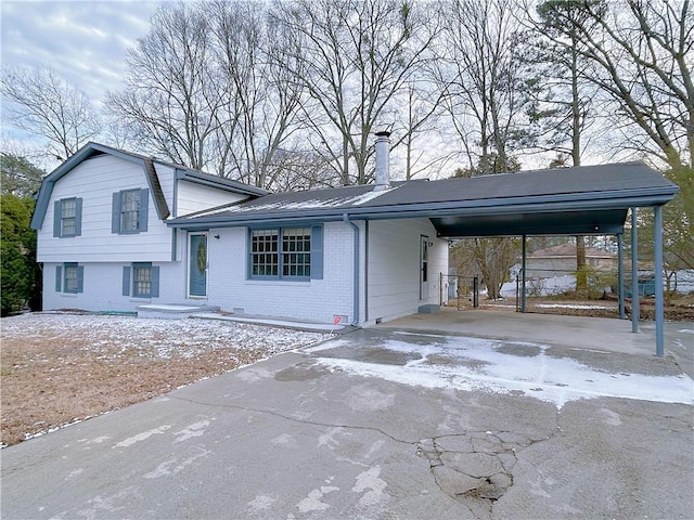 view of front of home featuring a carport