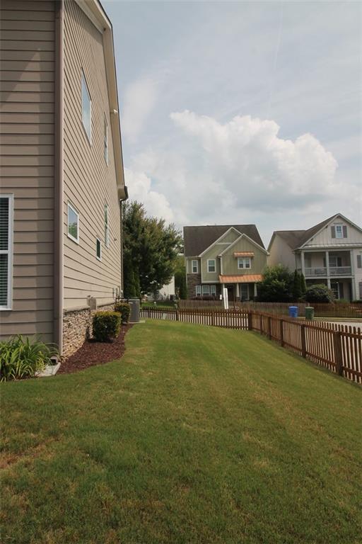 1976 Boyd Trace Ln NW, Atlanta, GA 30318 - view of yard