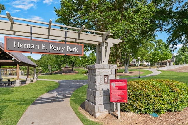 1976 Boyd Trace Ln NW, Atlanta, GA 30318 - view of property's community featuring a yard