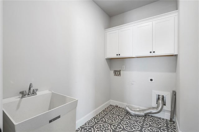 laundry room featuring hookup for a washing machine, hookup for an electric dryer, a sink, baseboards, and cabinet space