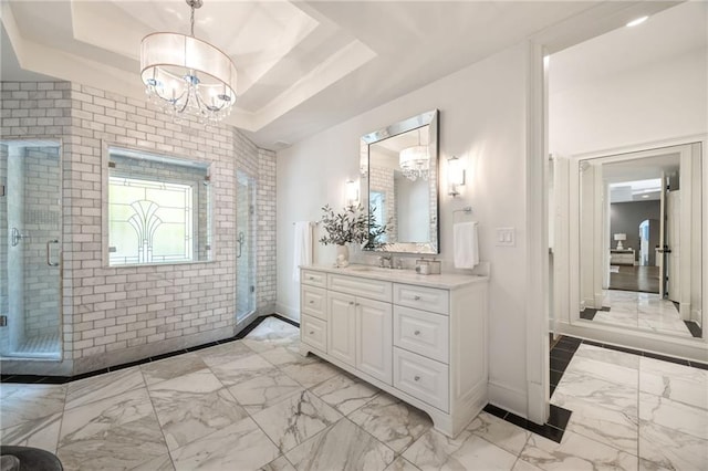 bathroom featuring an inviting chandelier, a tray ceiling, a shower with shower door, and vanity