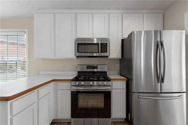 16 Kentucky Walk NE, Cartersville, GA 30121 - kitchen featuring stainless steel appliances, light countertops, and white cabinetry
