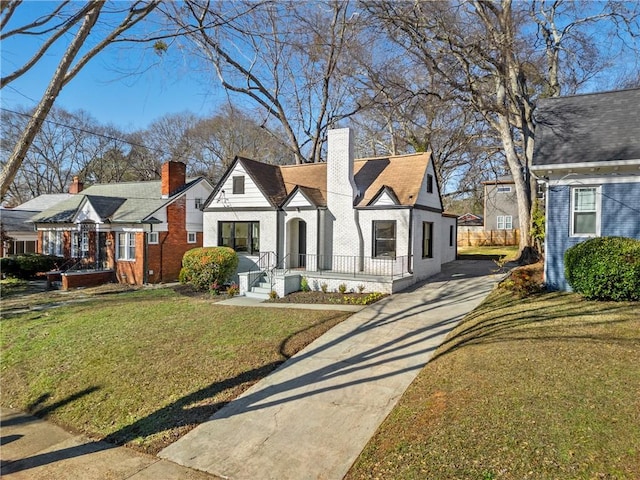 view of front of house with a front yard