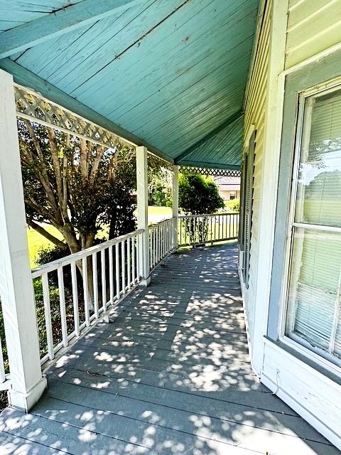 view of patio / terrace with covered porch