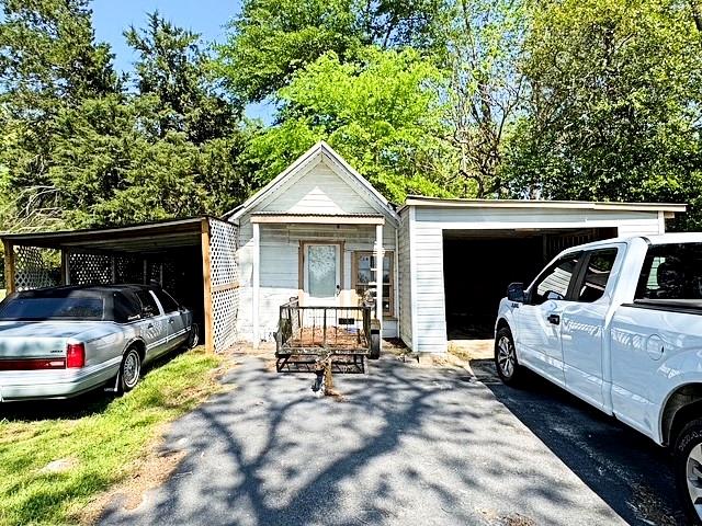 view of front of house featuring a carport and a garage