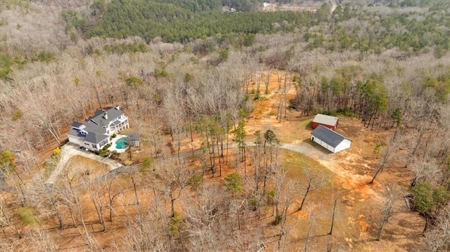 birds eye view of property featuring a forest view