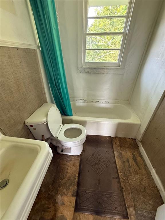 1561 Demorest Mount Airy Hwy, Mount Airy, GA 30563 - full bathroom with toilet and shower / bathtub combination with curtain