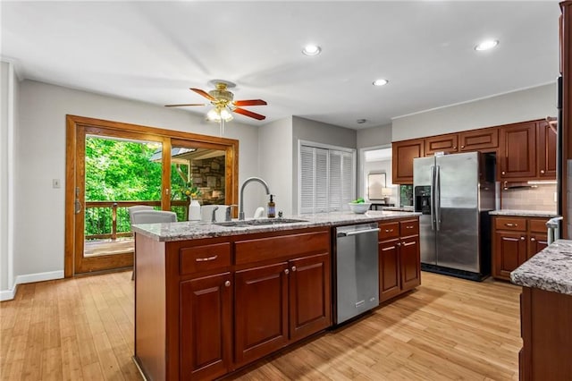 1075 Winding Branch Ln, Atlanta, GA 30338 - kitchen featuring appliances with stainless steel finishes, a sink, an island with sink, a ceiling fan, and light wood finished floors