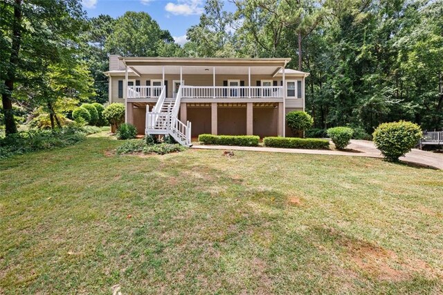 view of front facade featuring a front lawn and a porch