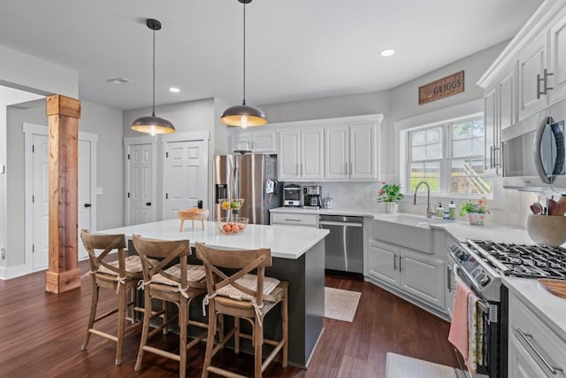 300 Olde Wick Trl, Hoschton, GA 30548 - kitchen with stainless steel appliances, a sink, tasteful backsplash, dark wood-style floors, and light countertops