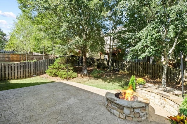 view of patio featuring an outdoor fire pit