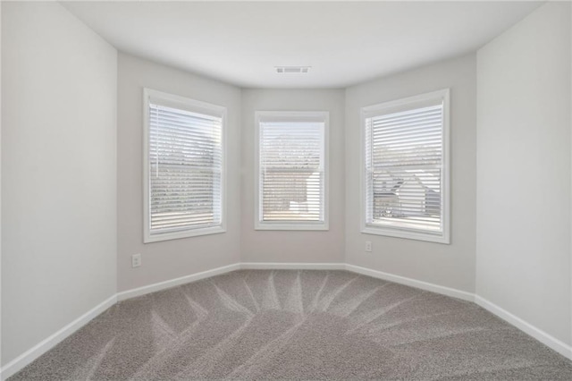 unfurnished room featuring carpet floors