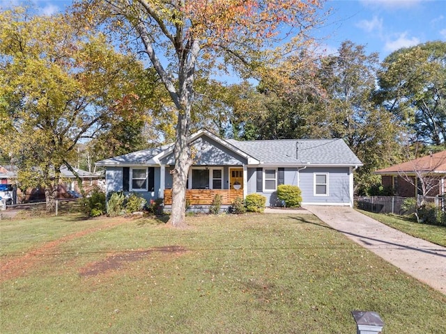 view of front facade featuring a front yard