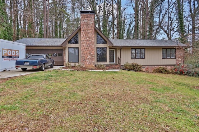 view of front facade featuring a garage and a front yard