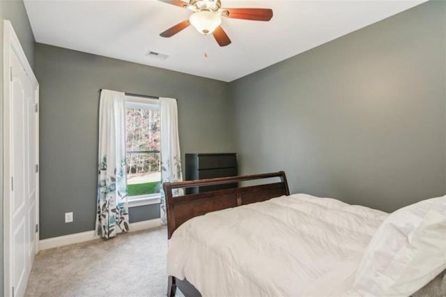 carpeted bedroom featuring ceiling fan