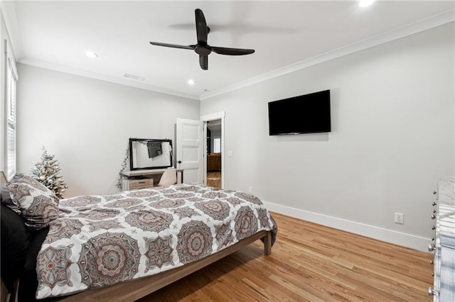 bedroom featuring crown molding, light hardwood / wood-style flooring, and ceiling fan