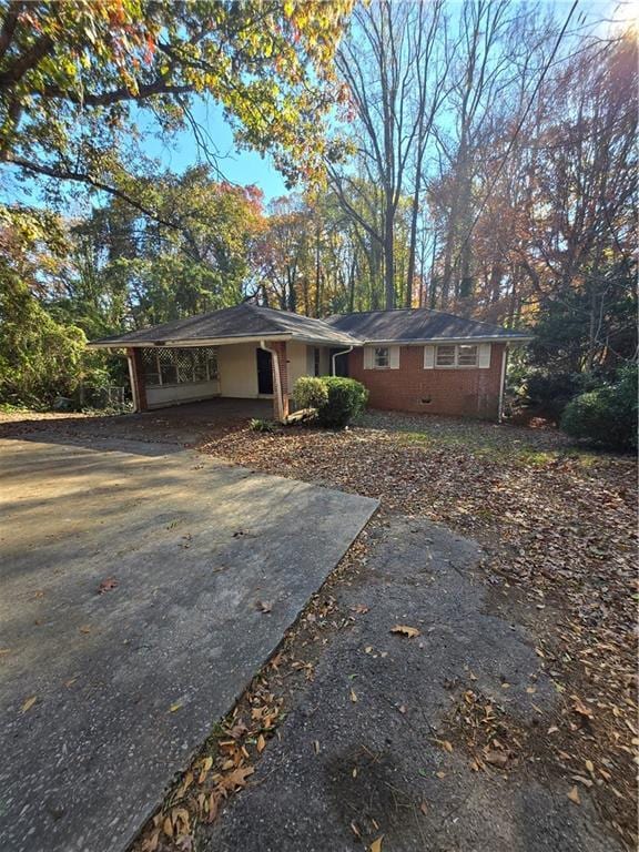 view of front of home featuring a carport