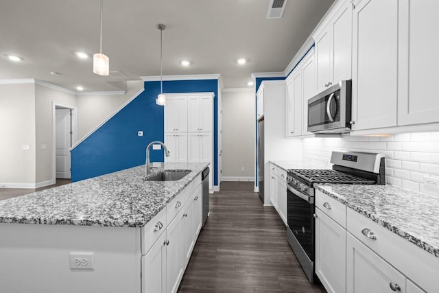 kitchen with stainless steel appliances, an island with sink, white cabinetry, and sink