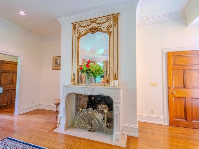 living room with crown molding and hardwood / wood-style floors