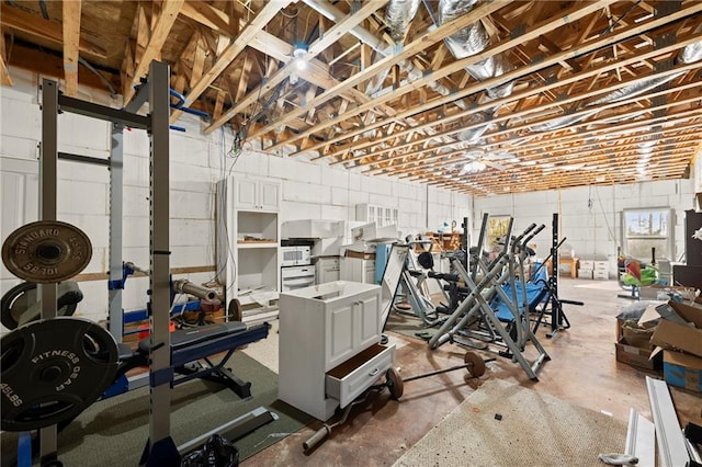 basement with ceiling fan