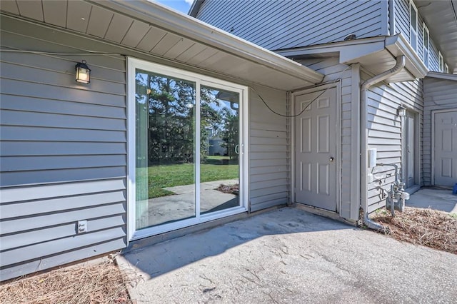 2638 Fieldstone View Ln SE, Conyers, GA 30013 - doorway to property featuring a patio