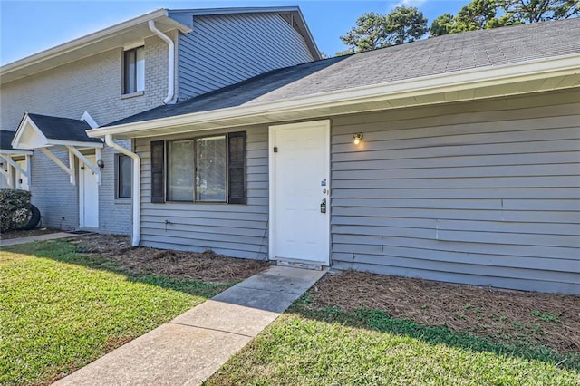 2638 Fieldstone View Ln SE, Conyers, GA 30013 - entrance to property featuring a lawn and brick siding
