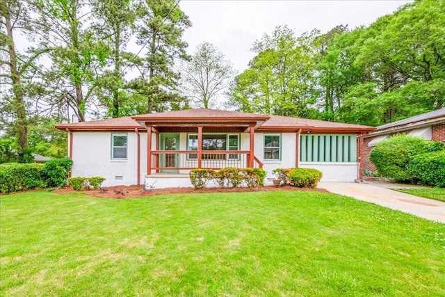 view of front of property with a porch and a front lawn