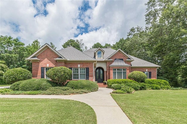 view of front of house with a front lawn