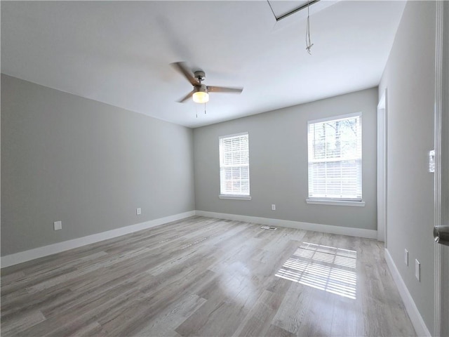 unfurnished room featuring light hardwood / wood-style flooring and ceiling fan