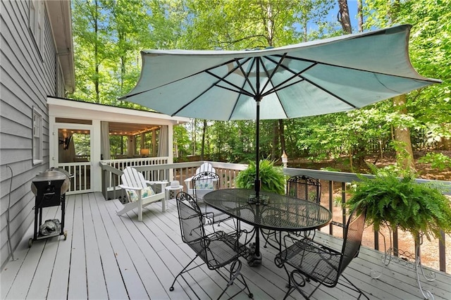 deck with outdoor dining area