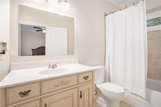 full bath featuring toilet, shower / tub combo, vanity, and ceiling fan