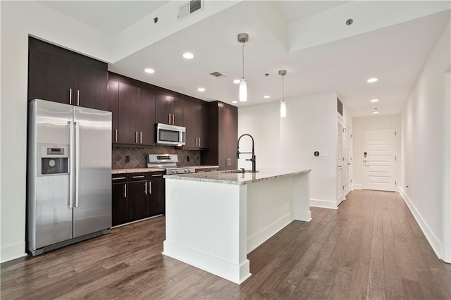 1080 Peachtree St NE Unit 804, Atlanta, GA 30309 - kitchen with stainless steel appliances, dark wood-style floors, decorative backsplash, a kitchen island with sink, and recessed lighting