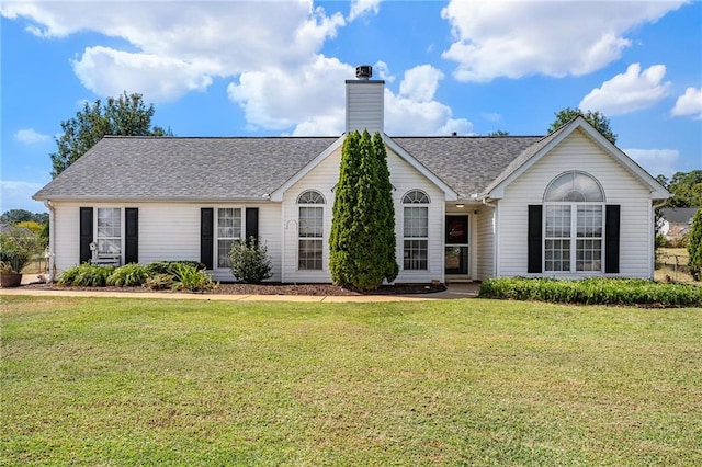 ranch-style home featuring a front lawn