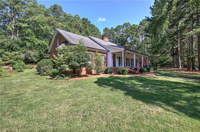 view of front of property with a front lawn