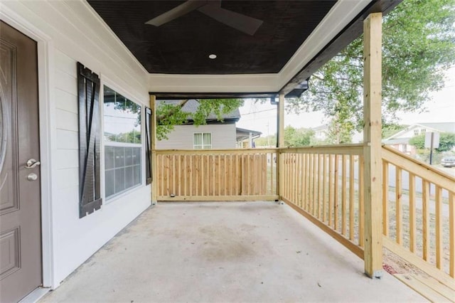 view of patio with ceiling fan and covered porch