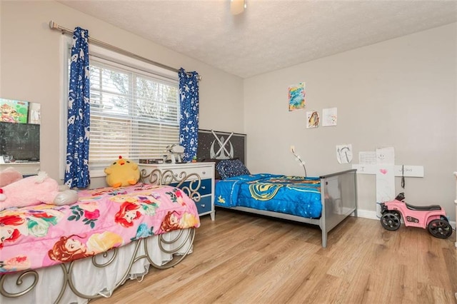 365 Winding River Dr Unit # E, Atlanta, GA 30350 - bedroom with wood finished floors, a textured ceiling, and ceiling fan