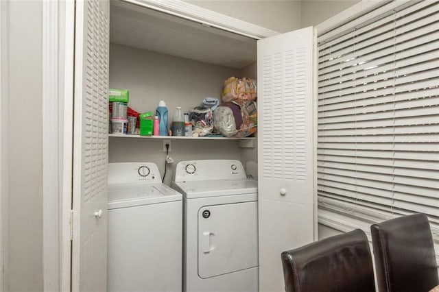 365 Winding River Dr Unit # E, Atlanta, GA 30350 - laundry room featuring washer and clothes dryer