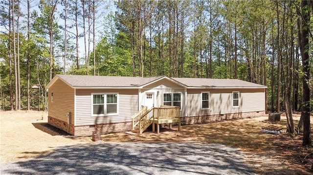 manufactured / mobile home featuring central air condition unit and crawl space