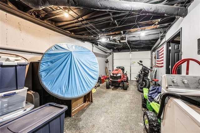 garage with washer / clothes dryer