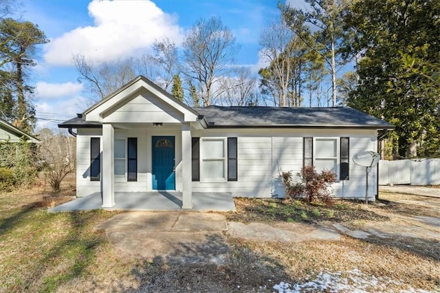 view of front of property featuring a porch