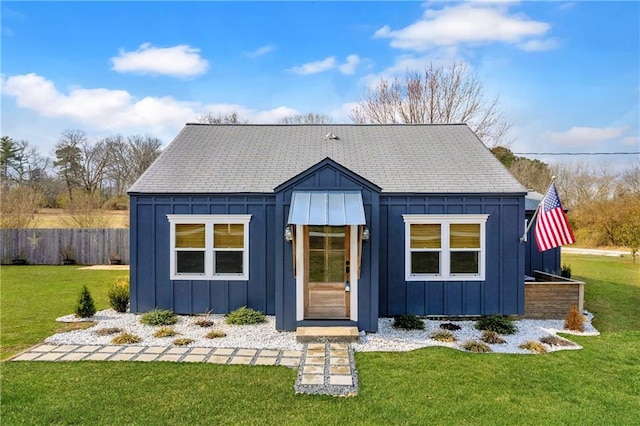 view of front of house featuring a front yard