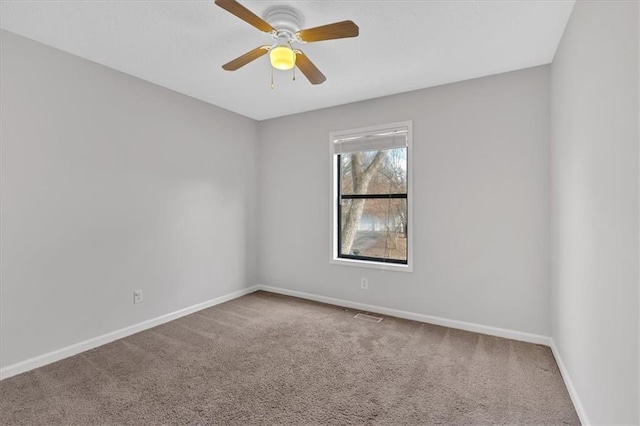 carpeted spare room featuring ceiling fan