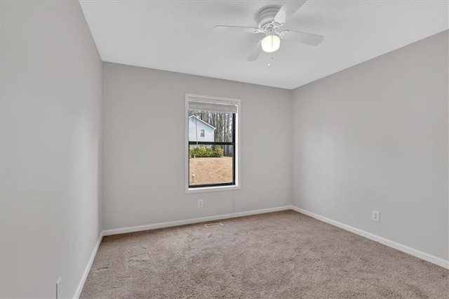 carpeted empty room featuring ceiling fan