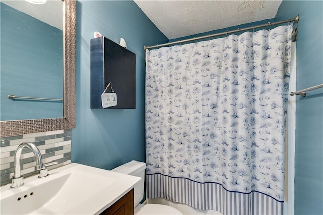 bathroom featuring a textured ceiling, toilet, a shower with shower curtain, vanity, and decorative backsplash