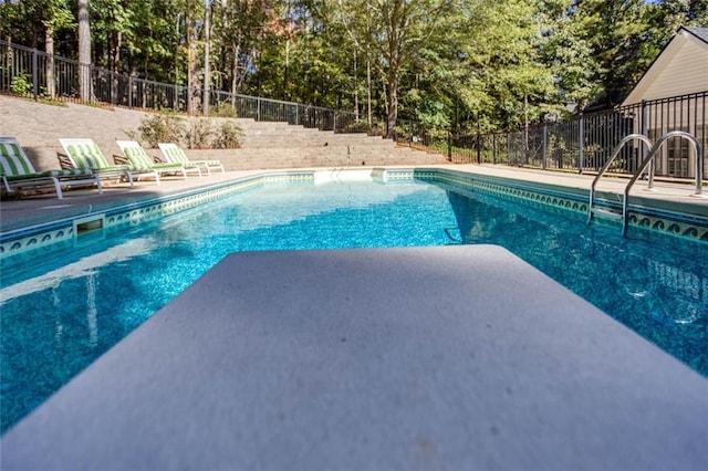 view of swimming pool