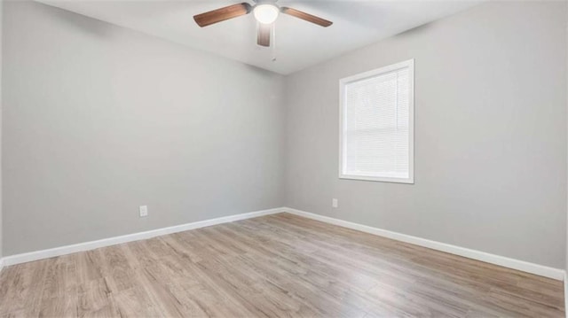 empty room featuring baseboards, light wood-style floors, and ceiling fan