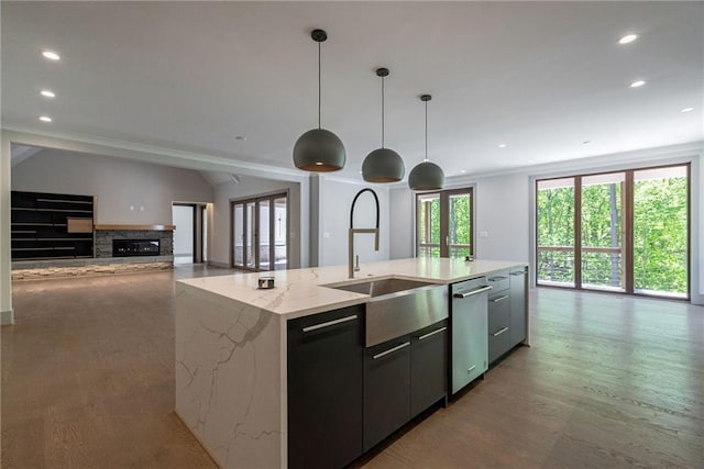 kitchen featuring recessed lighting, open floor plan, a sink, and dishwasher