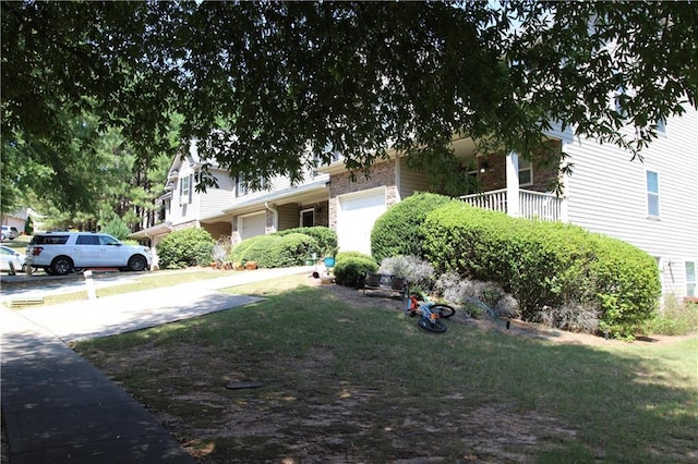 view of front facade with a front yard