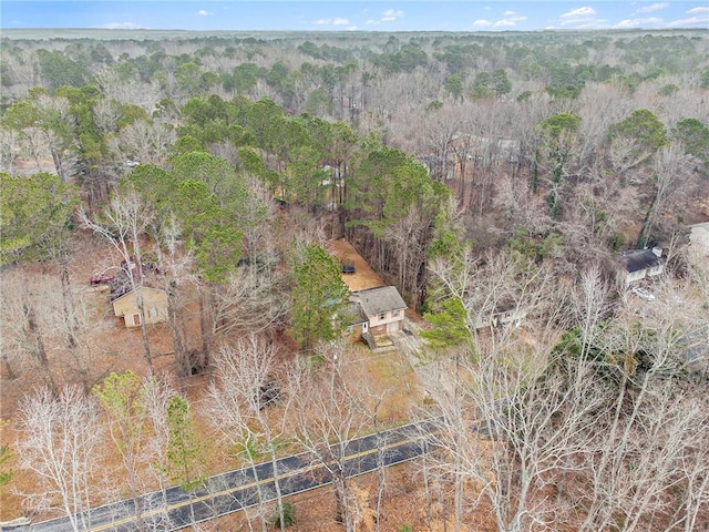 birds eye view of property featuring a forest view